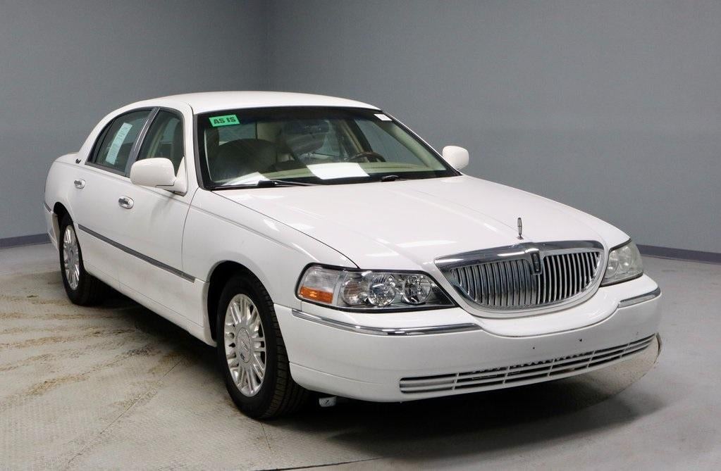 2011 Lincoln Town Car Signature Limited