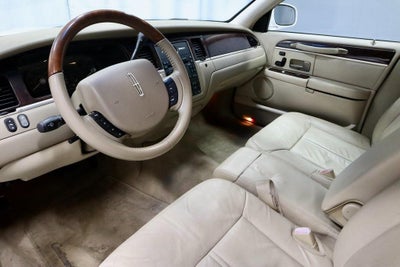 2011 Lincoln Town Car Signature Limited