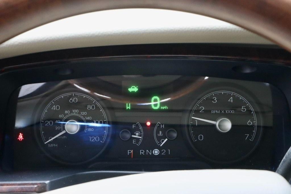 2011 Lincoln Town Car Signature Limited