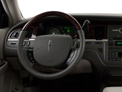 2011 Lincoln Town Car Signature Limited