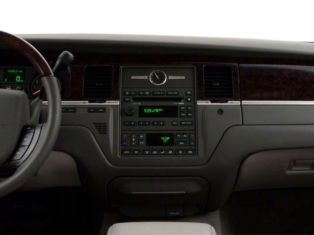2011 Lincoln Town Car Signature Limited