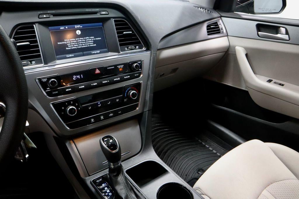 2017 Hyundai SONATA SE