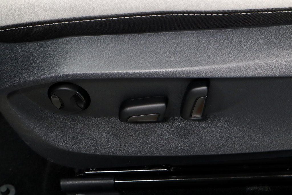 2025 Volkswagen Taos SE 4MOTION