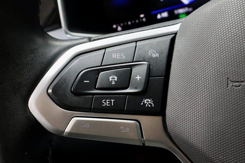 2025 Volkswagen Taos SE 4MOTION