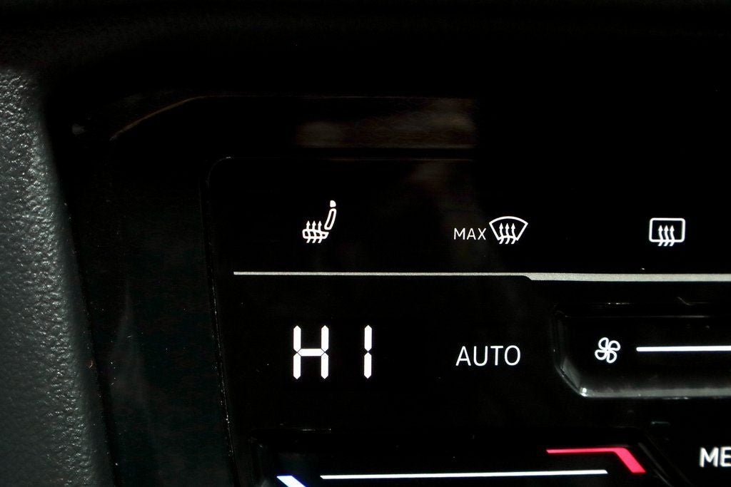 2025 Volkswagen Taos SE 4MOTION