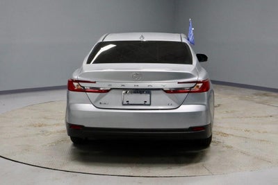 2025 Toyota Camry LE (SE)