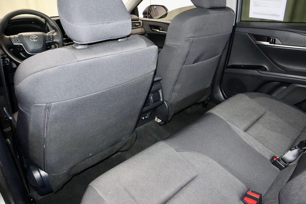 2025 Toyota Camry LE (SE)