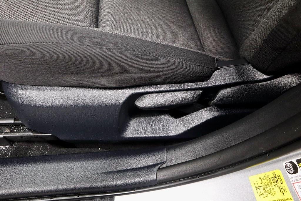 2025 Toyota Camry LE (SE)