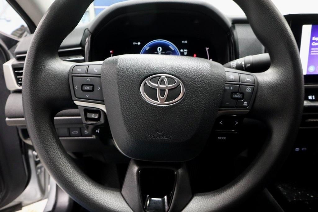 2025 Toyota Camry LE (SE)