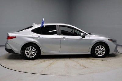 2025 Toyota Camry LE (SE)