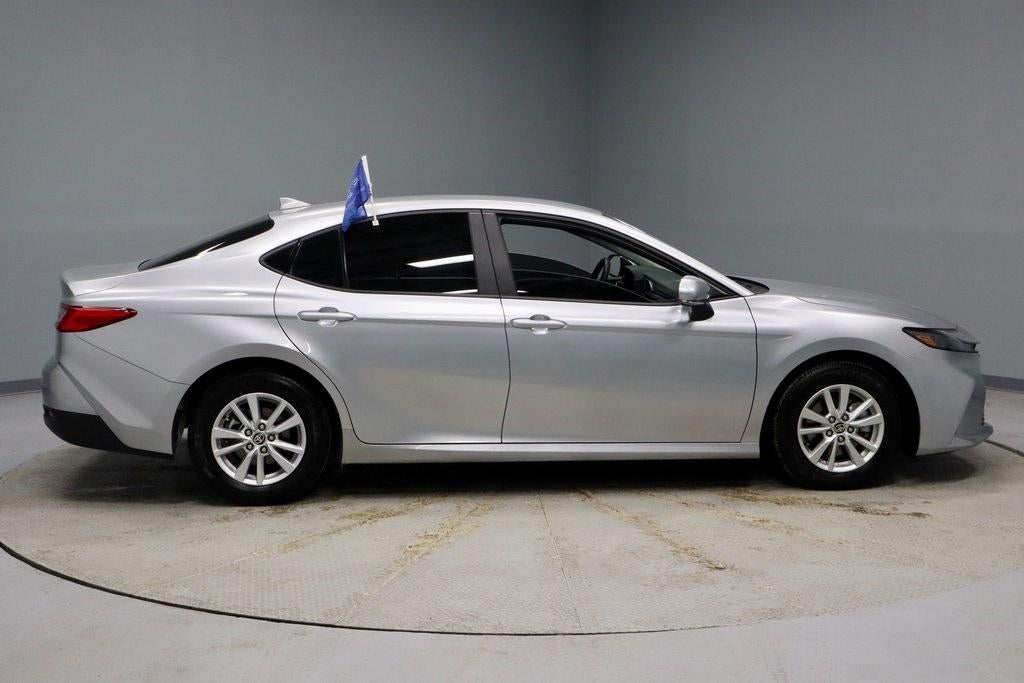 2025 Toyota Camry LE (SE)