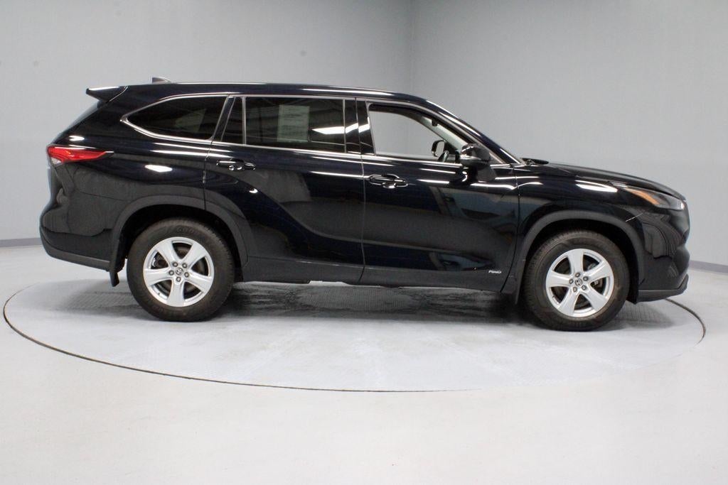 2022 Toyota Highlander Hybrid LE AWD (Natl)