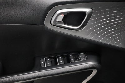 2024 Kia Soul LX IVT