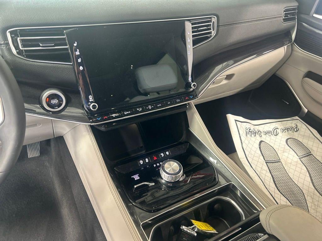 2024 Jeep Wagoneer Base