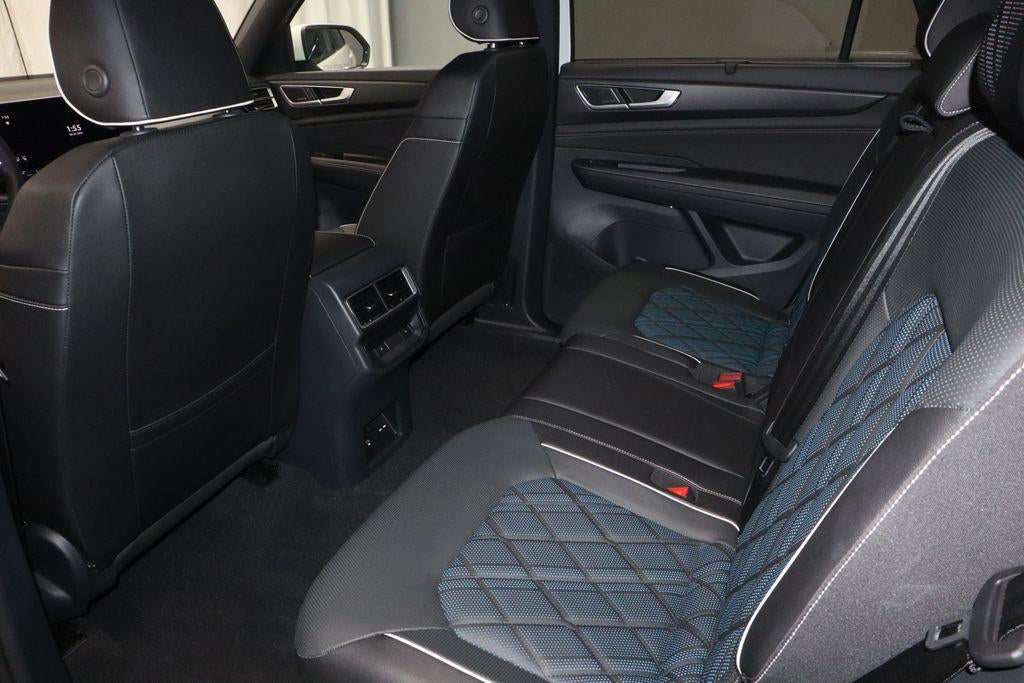 2025 Volkswagen Atlas Cross Sport 2.0T SEL Premium R-Line