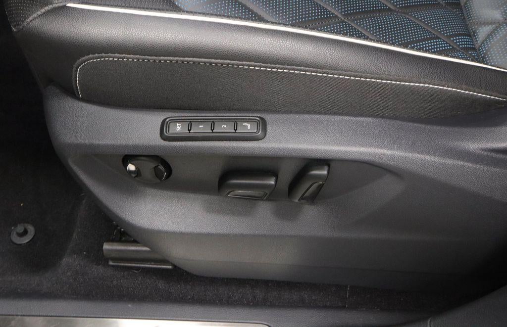 2025 Volkswagen Atlas Cross Sport 2.0T SEL Premium R-Line