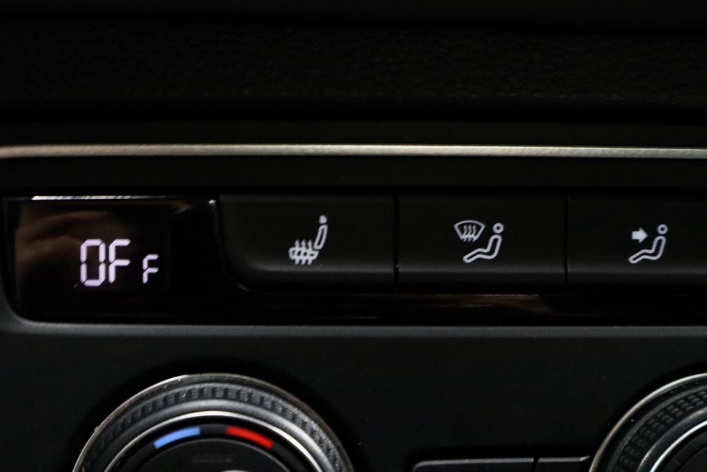 2021 Volkswagen Atlas Cross Sport 3.6L V6 SE w/Technology R-Line