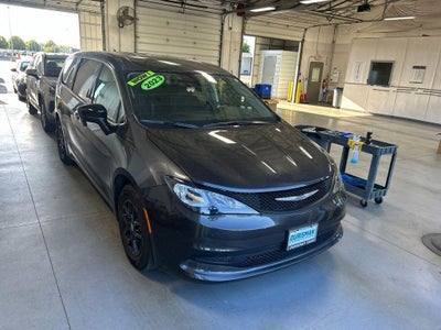 2023 Chrysler Voyager LX