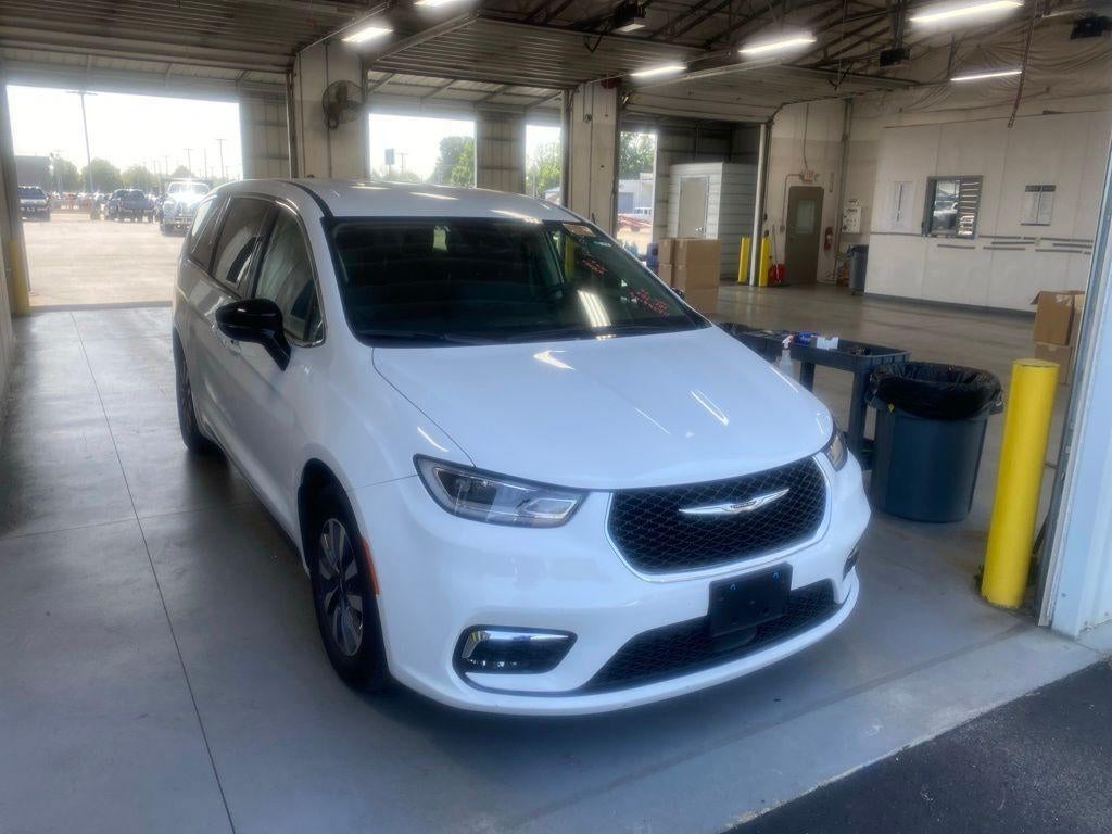 2024 Chrysler Pacifica Select