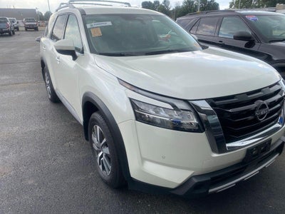 2024 Nissan Pathfinder SL