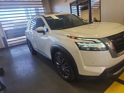 2022 Nissan Pathfinder SL