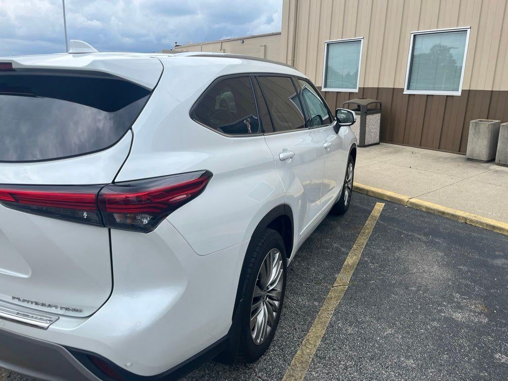2022 Toyota Highlander Platinum