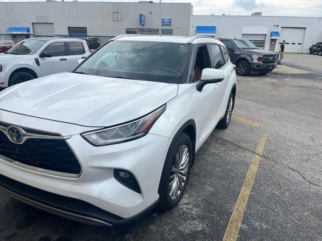 2022 Toyota Highlander Platinum