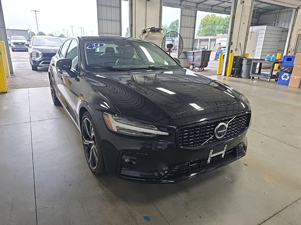 2024 Volvo S60 B5 Plus Dark Theme