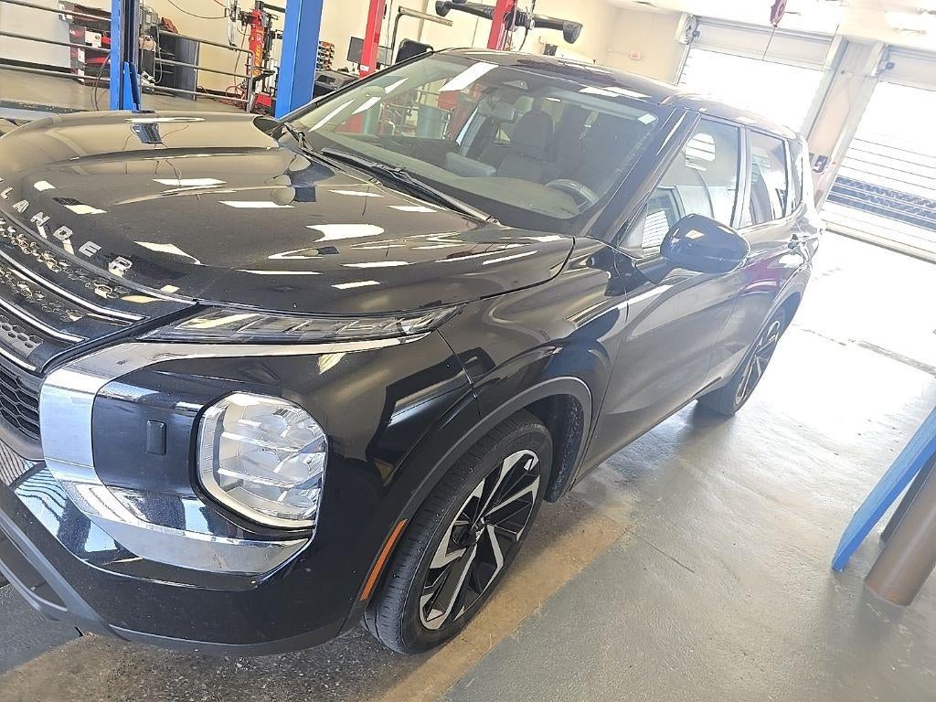 2022 Mitsubishi Outlander ES