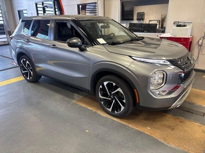 2022 Mitsubishi Outlander Base
