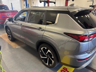 2022 Mitsubishi Outlander Base