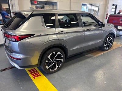 2022 Mitsubishi Outlander Base