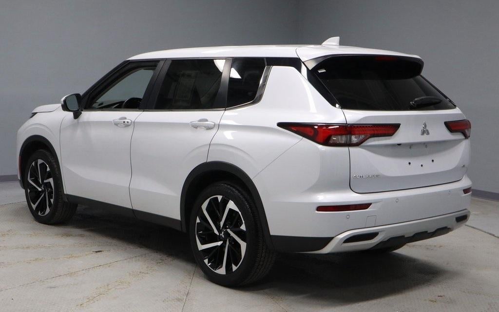 2023 Mitsubishi Outlander SE