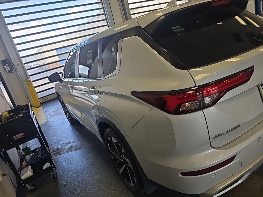2022 Mitsubishi Outlander SE