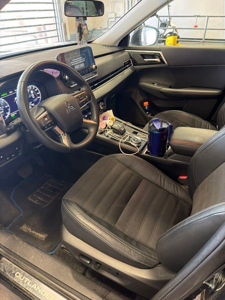 2023 Mitsubishi Outlander PHEV SE