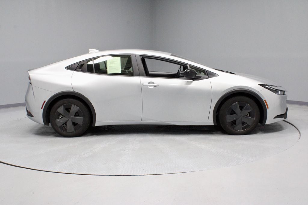 2025 Toyota Prius LE