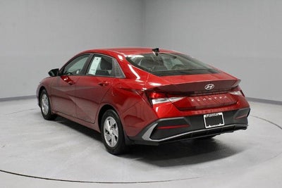 2024 Hyundai ELANTRA SE