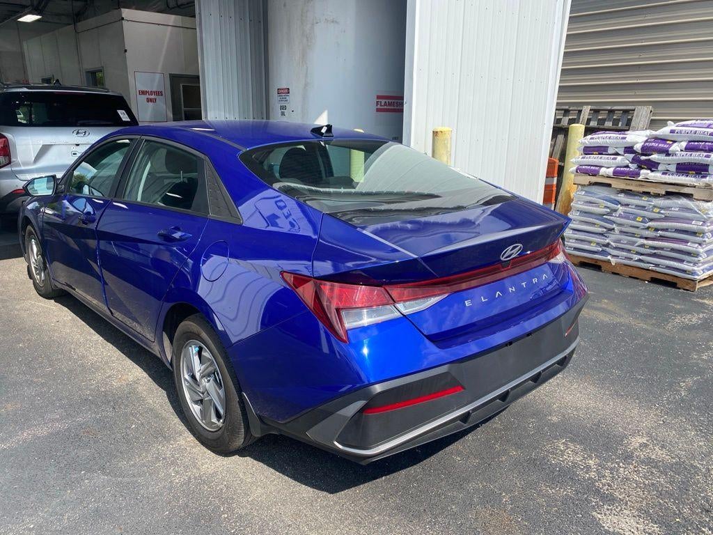 2025 Hyundai ELANTRA SE