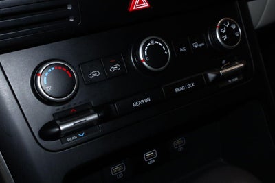 2024 Kia Carnival LX Seat Package