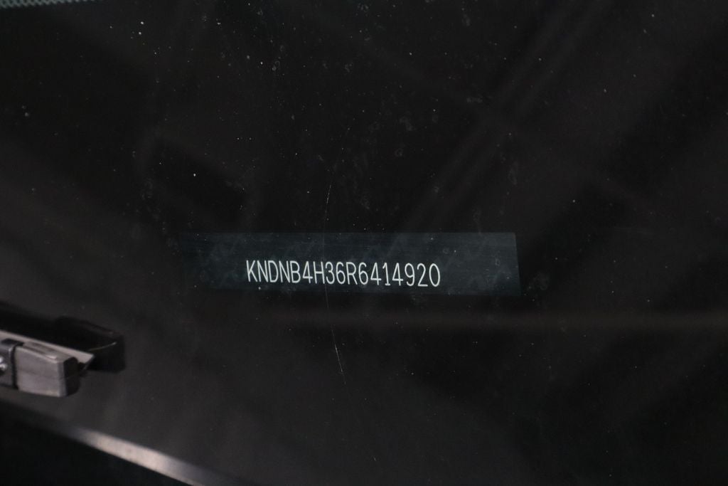 2024 Kia Carnival LX