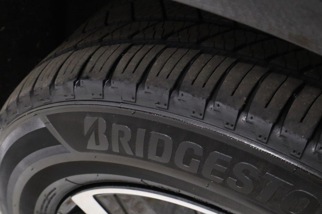 2024 Volvo XC60 Recharge Plug-In Hybrid T8 Plus Dark Theme