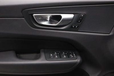 2024 Volvo XC60 Recharge Plug-In Hybrid T8 Plus Dark Theme