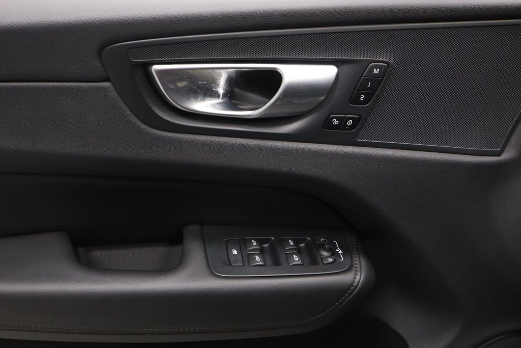 2024 Volvo XC60 Recharge Plug-In Hybrid T8 Plus Dark Theme