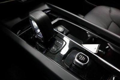 2024 Volvo XC60 Recharge Plug-In Hybrid T8 Plus Dark Theme