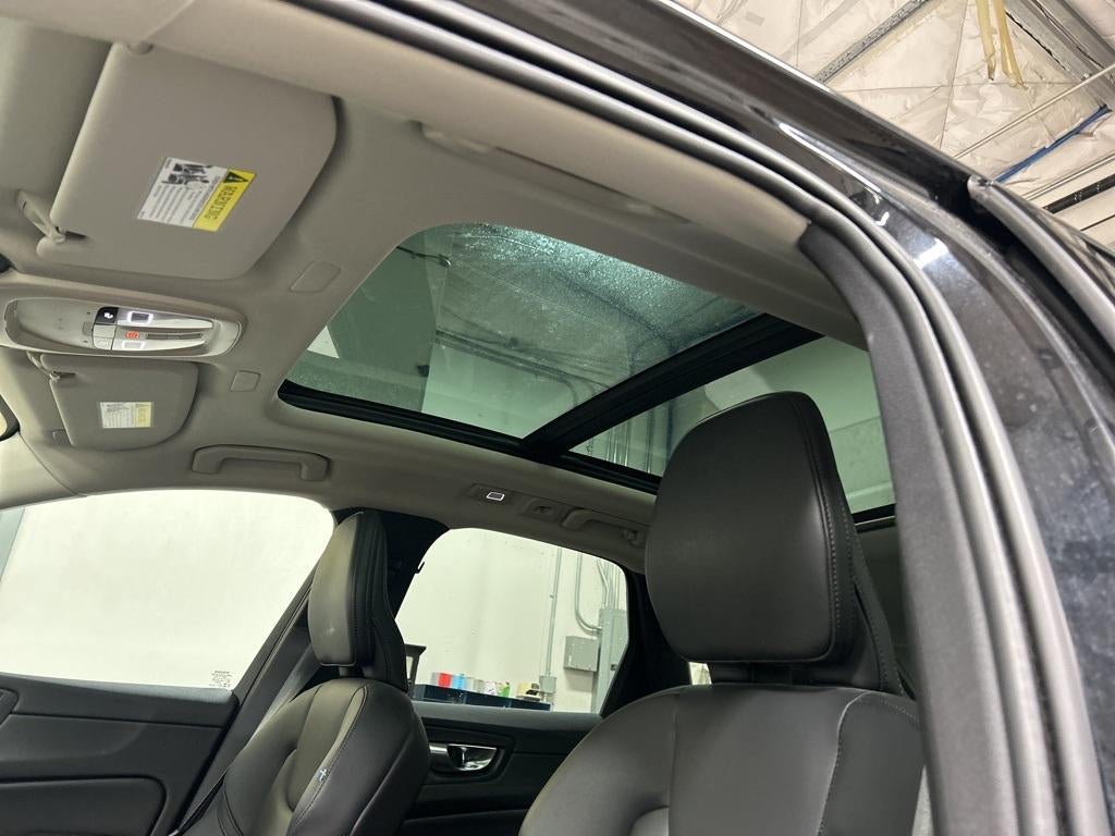 2024 Volvo XC60 Recharge Plug-In Hybrid T8 Plus Dark Theme